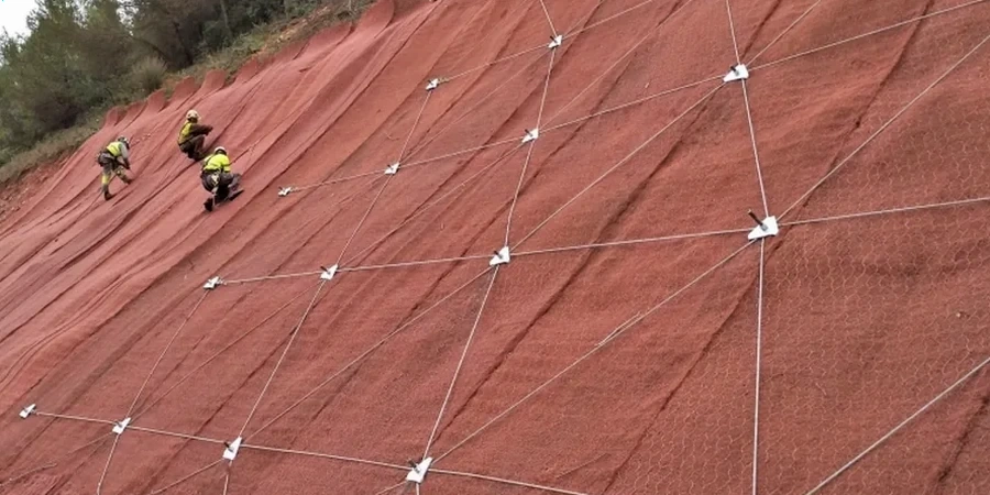 Análisis de Estabilidad de Taludes en Elche: Seguridad Geotécnica para el Sureste