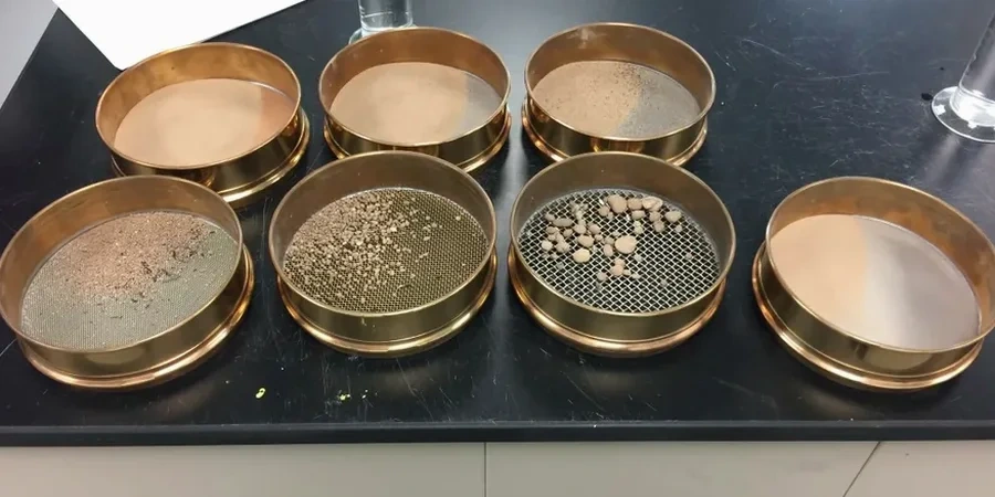 Análisis Granulométrico con Tamices e Hidrómetro en Elche: Precisión para Suelos Complejos
